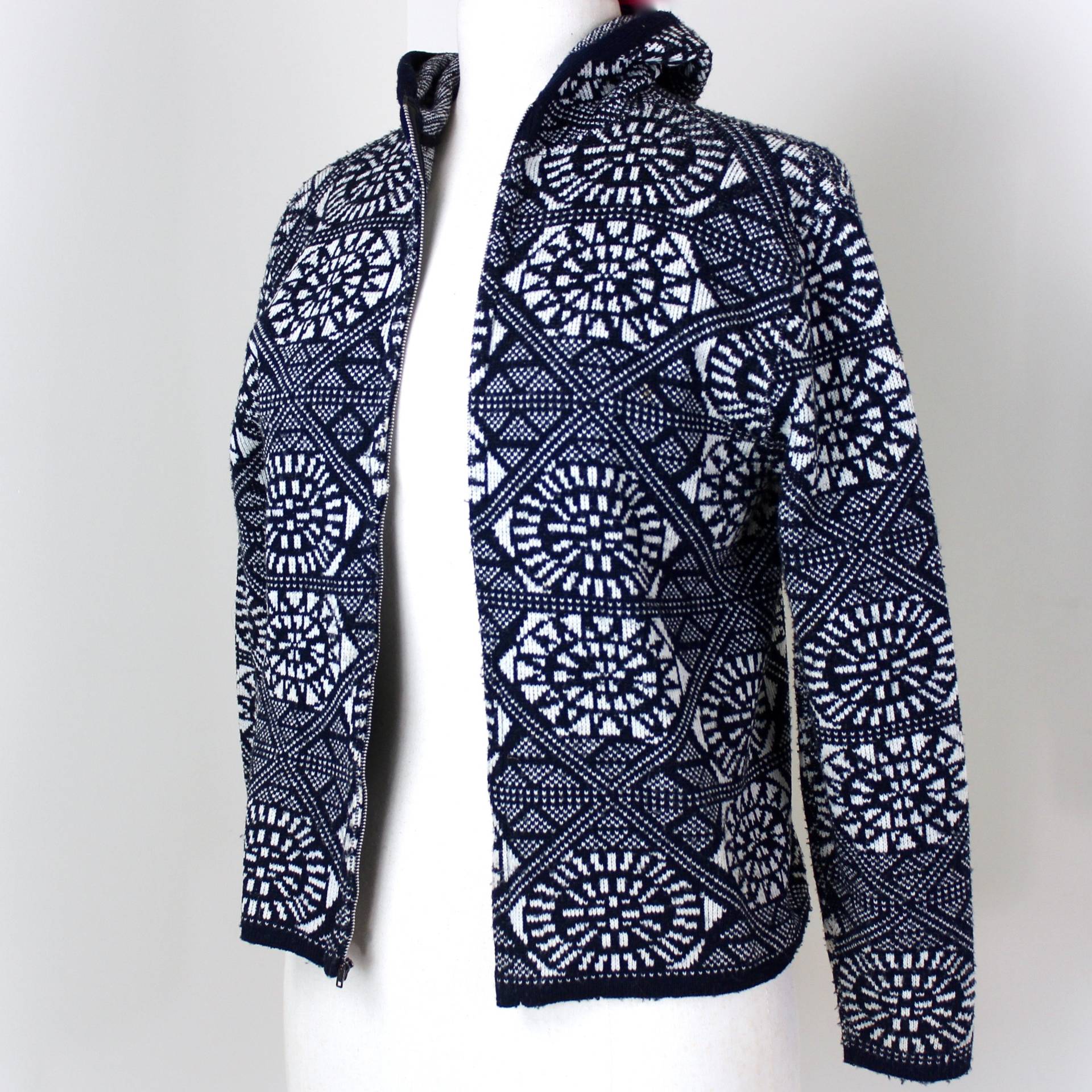 1960Er Jane Irwill Kapuzenpullover Mit Reißverschluss Vorne, Dunkelblau Und Weiß Gemustert von ThePuppeTree
