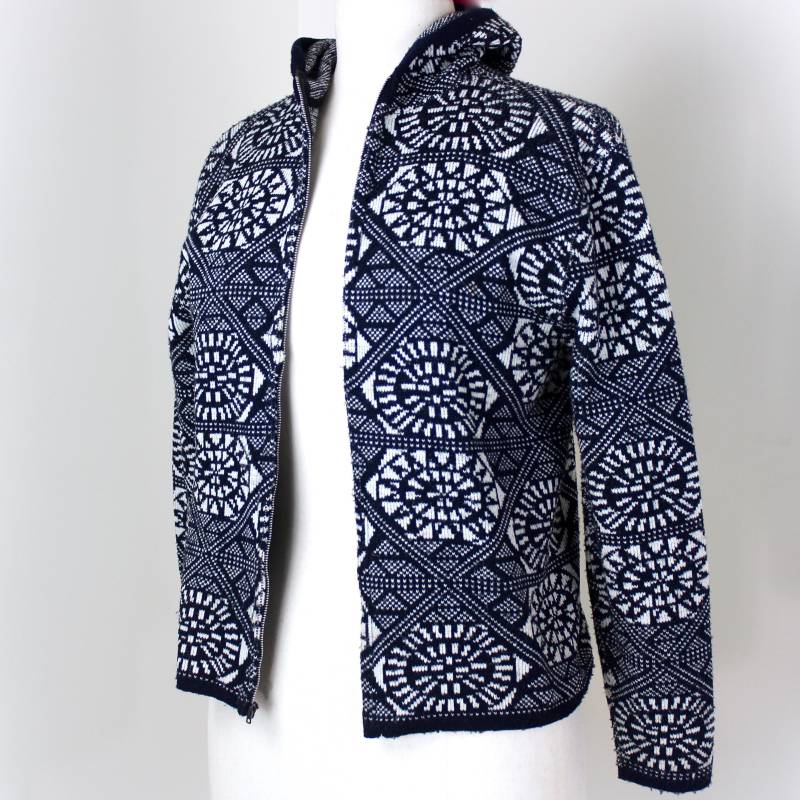 1960Er Jane Irwill Kapuzenpullover Mit Reißverschluss Vorne, Dunkelblau Und Weiß Gemustert von ThePuppeTree