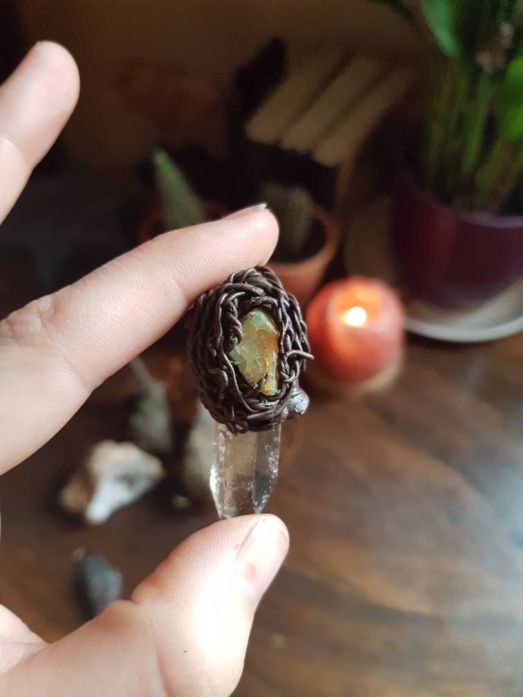 Rauchquarz Mit Opal Wrqpped in Baumwurzeln von ThePureTree