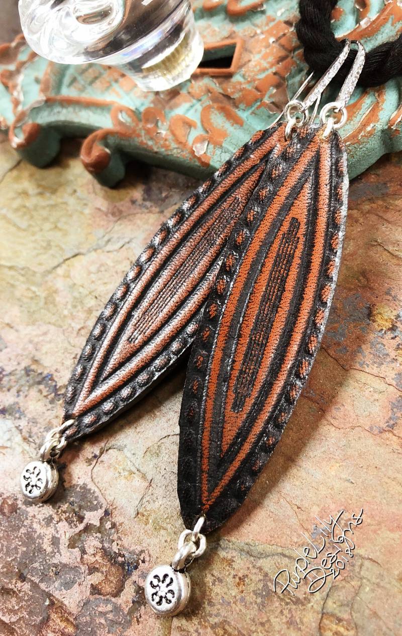 Cowgirl Bling Ohrringe - Punziertes Leder & Silberakzente Western Boho Schmuck Sterling Silber Cz Ohrhaken Leichtes Statement Für Sie von ThePurpleLilyDesigns