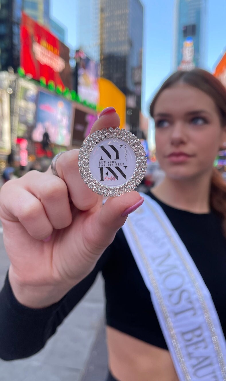 New York Fashion Week Benutzerdefinierte Bild Strass Bling Magnet Kronkorken Cameo Button Pin Magnet von TheQueensMagnet