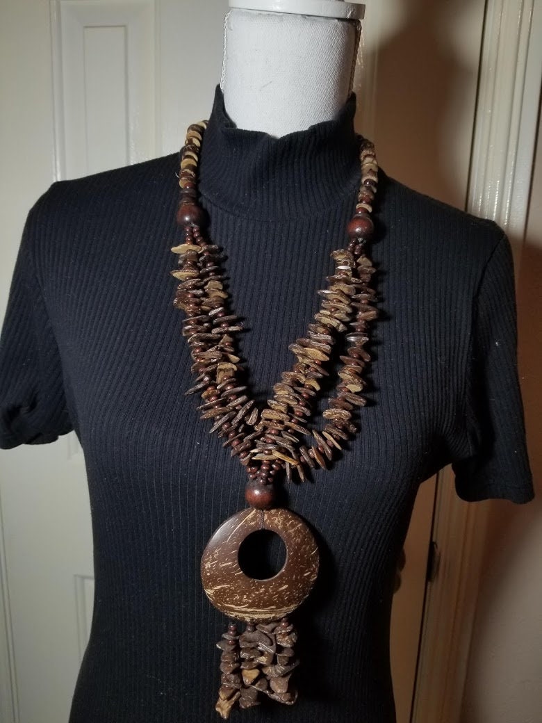 Tagua Holz Kokosnuss Shell Halskette Tagua Holz Kokosnuss Shell Halskette von TheRW1