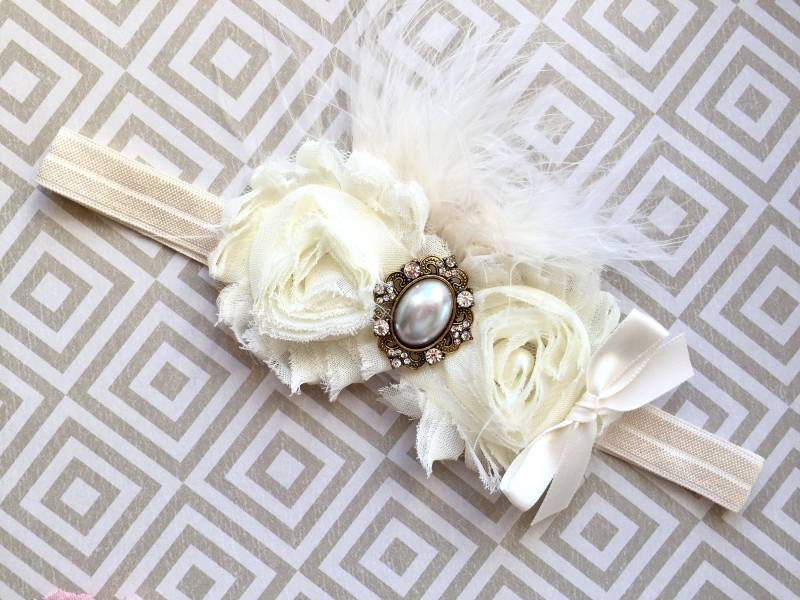 Taufe Stirnband Für Baby Mädchen, Pearl Mit Feder, Vintage Flower Girl - 1606-Ich von TheRaggedDiamond
