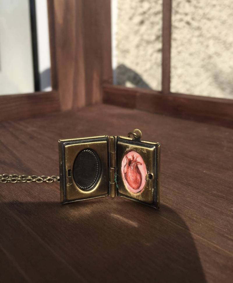 Handbemalte Herz Locket Halskette Tragbare Kunst Andenken Schmuck von TheRainbowRealm