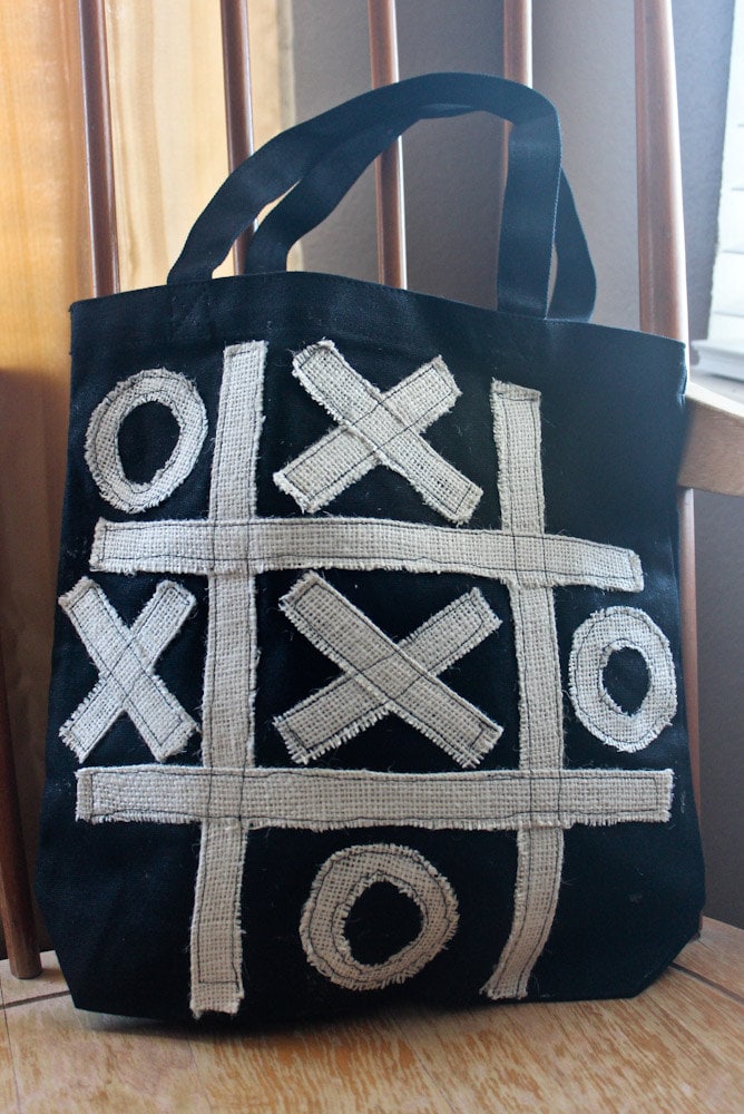 Tic Tac Toe Tote von TheRayvnsNest