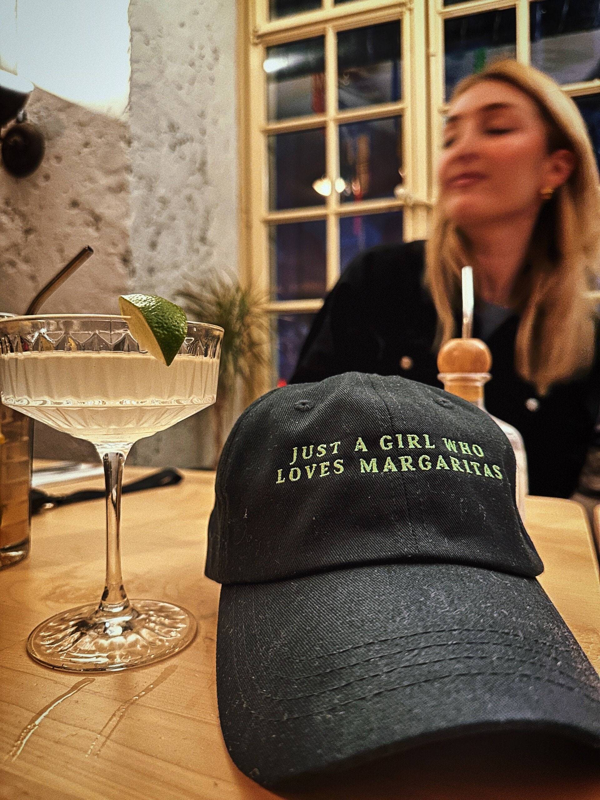 Just A Girl Who Loves Margaritas - Bestickte Dad Cap von TheRefinedSpirit