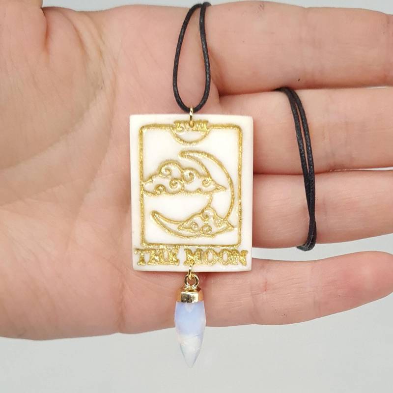 Tarot Karte Halskette " The Moon Mit Echtem Mondstein Anhänger Größenverstellbar Beige Gold von TheRestyledOnes