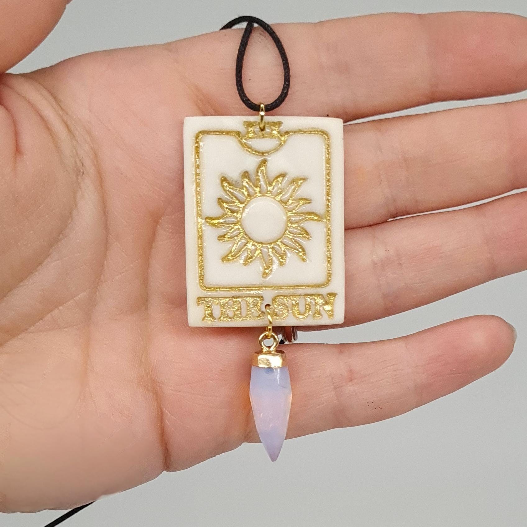 Tarot Karte Halskette " The Sun Mit Echtem Mondstein Anhänger Größenverstellbar von TheRestyledOnes
