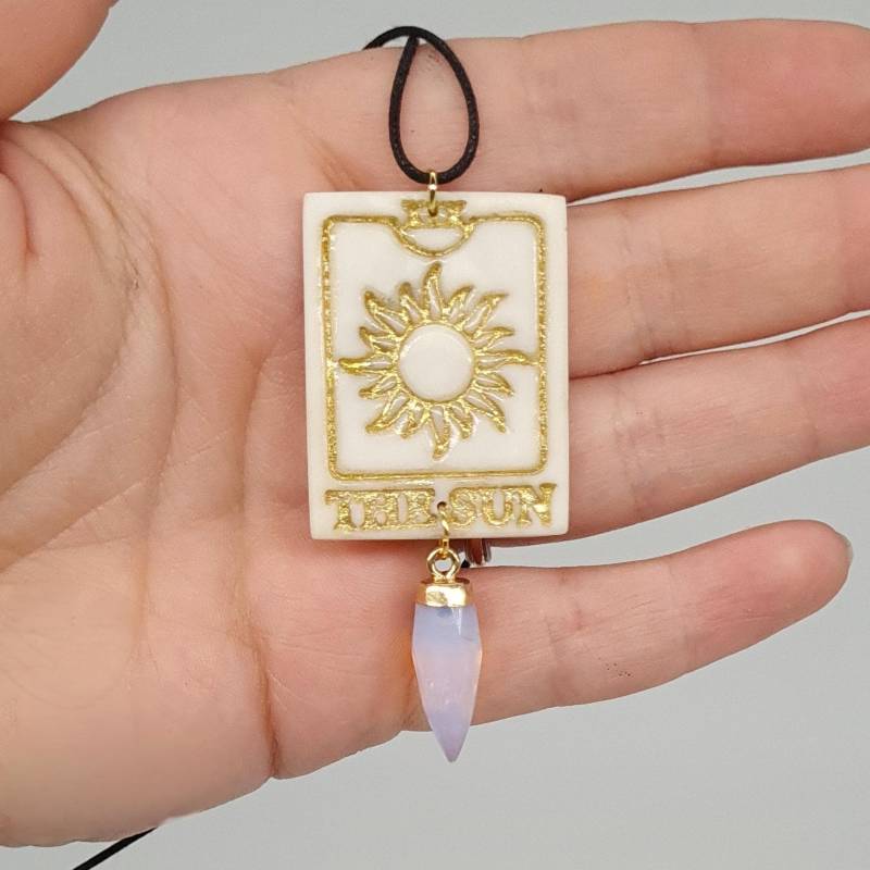 Tarot Karte Halskette " The Sun Mit Echtem Mondstein Anhänger Größenverstellbar von TheRestyledOnes