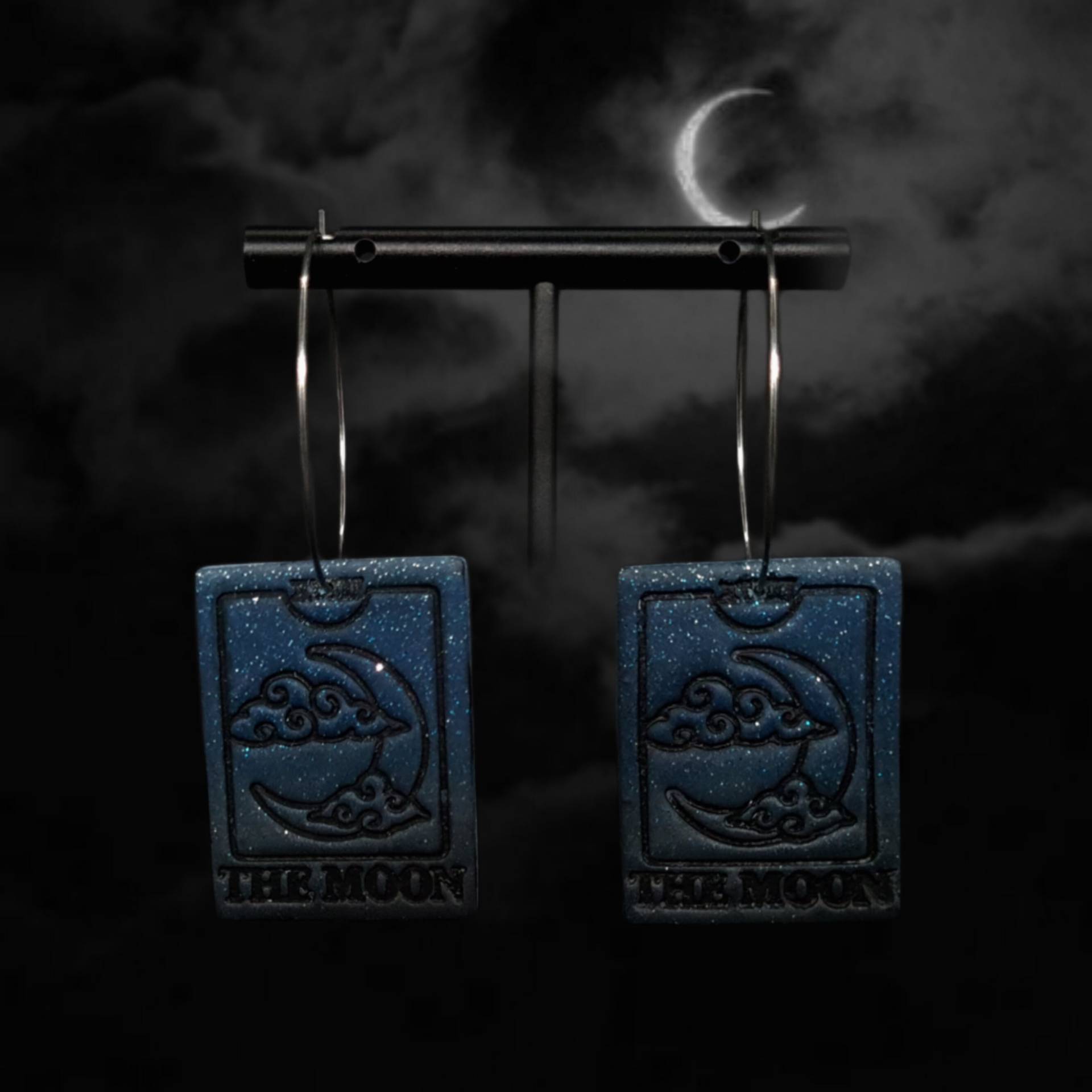 The Moon Nightsky Tarot Ohrringe 35mm Creolen Blau - Schwarz Ombre Glitzer Polymer Clay Handmade Unikat von TheRestyledOnes