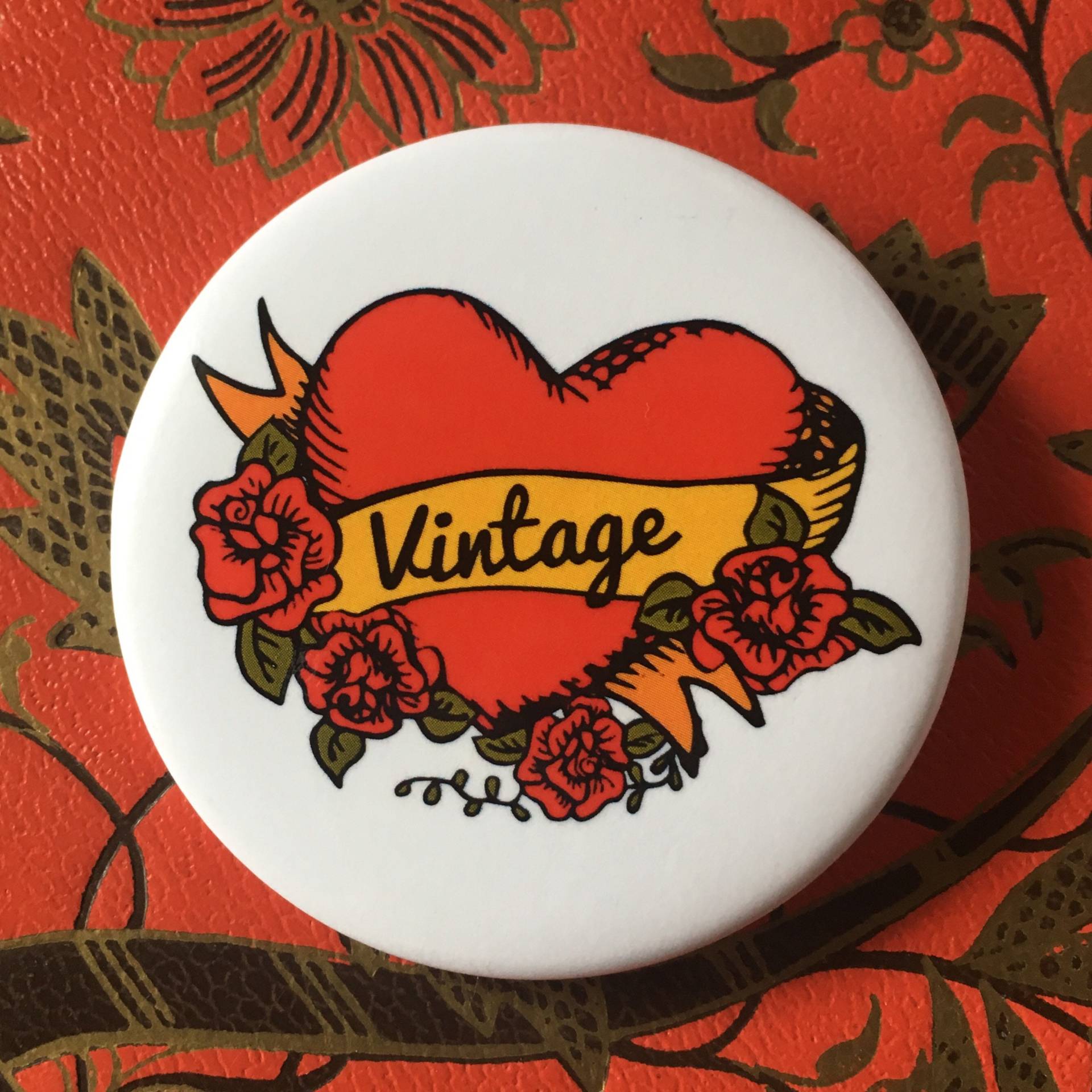 Vintage Love Button Pin Von Richarme Vintage Love Button Pin Von Richarme von TheRiCharmedLife