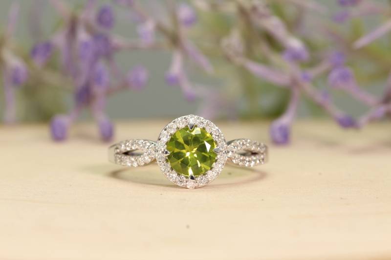 Peridot Diamant 14K Gold Halo Ring, Natürlicher Edelstein Grün Mit Diamanten, 6, 5 Mm Rund Peridot, Jubiläumsgeschenk, Verlobung von TheRingStudio