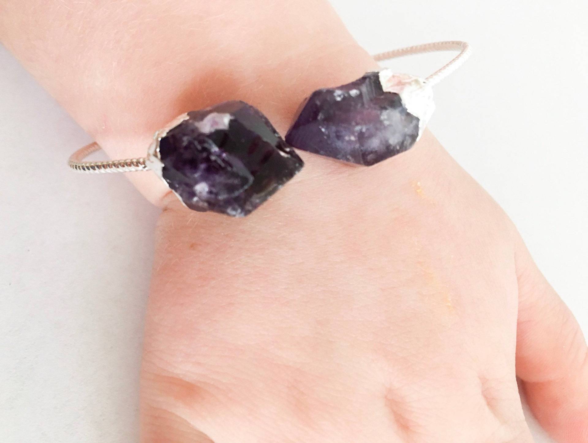 Roh Amethyst Verstellbar Armreif Mit Versilberung von TheRipeRuby