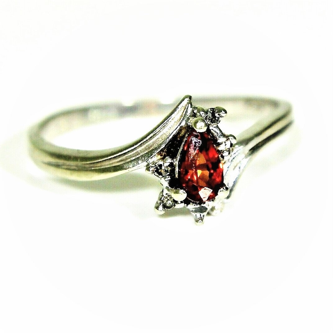 10K Weißgold Rubin Diamant Marquise Ring Größe 6 - L 1/2 von TheRobinsRest