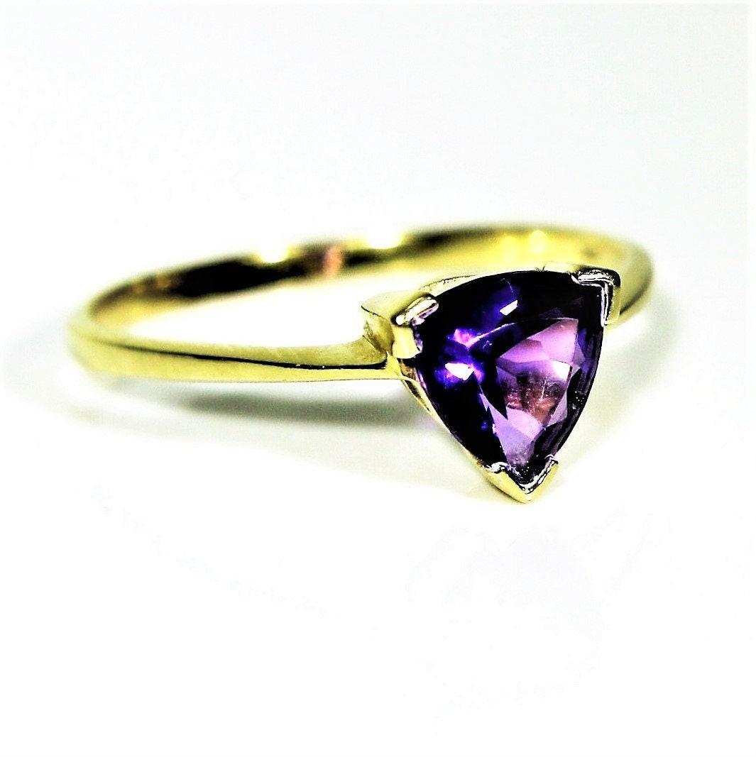 14Ct 14K Gold Amethyst Trillion Ring Größe 8 1/2 - Q von TheRobinsRest