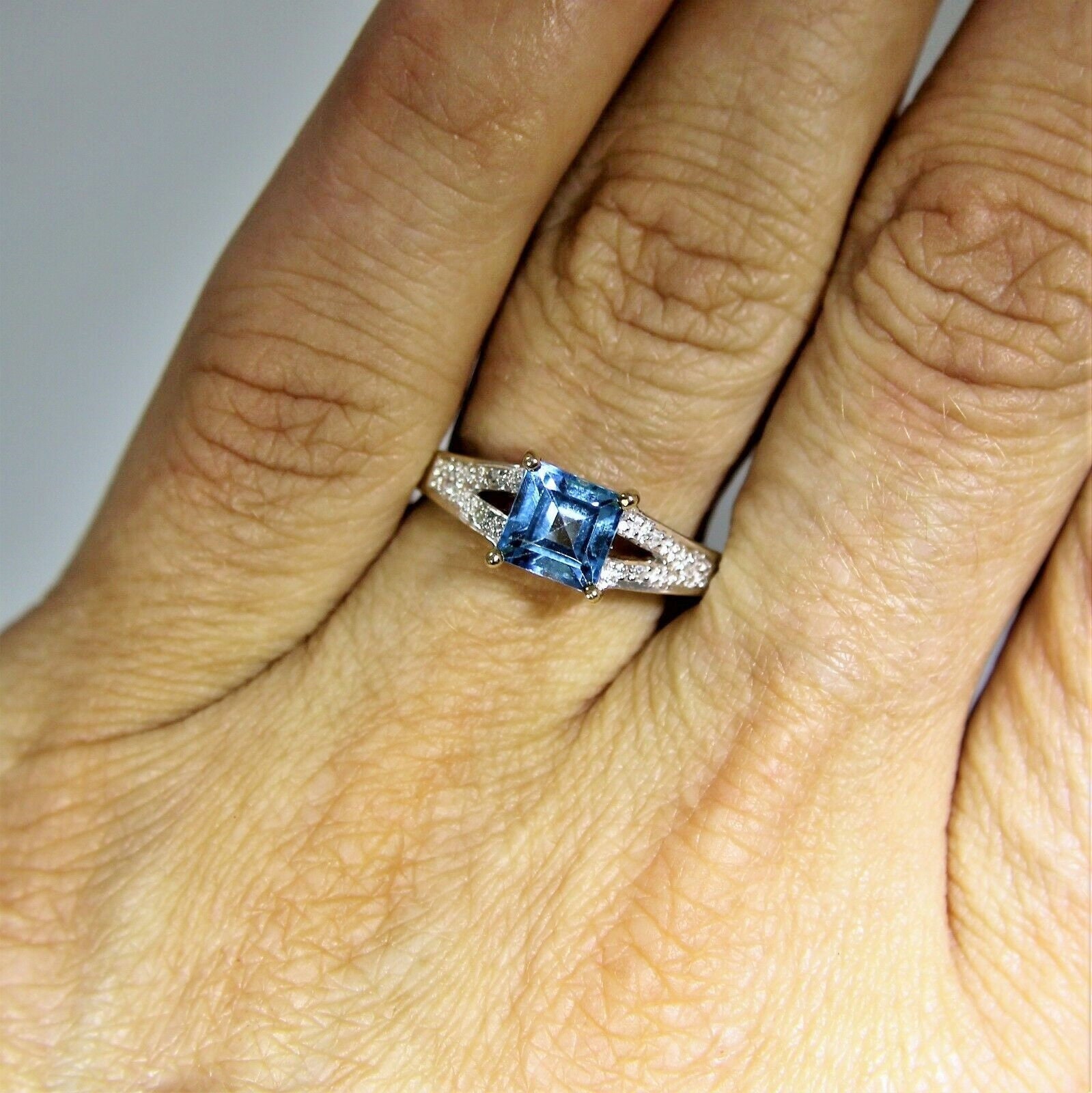 9Ct 9K Gelbgold Natur Prinzessin Blautopas Diamant Ring Gr. 6 3/4 - N von TheRobinsRest