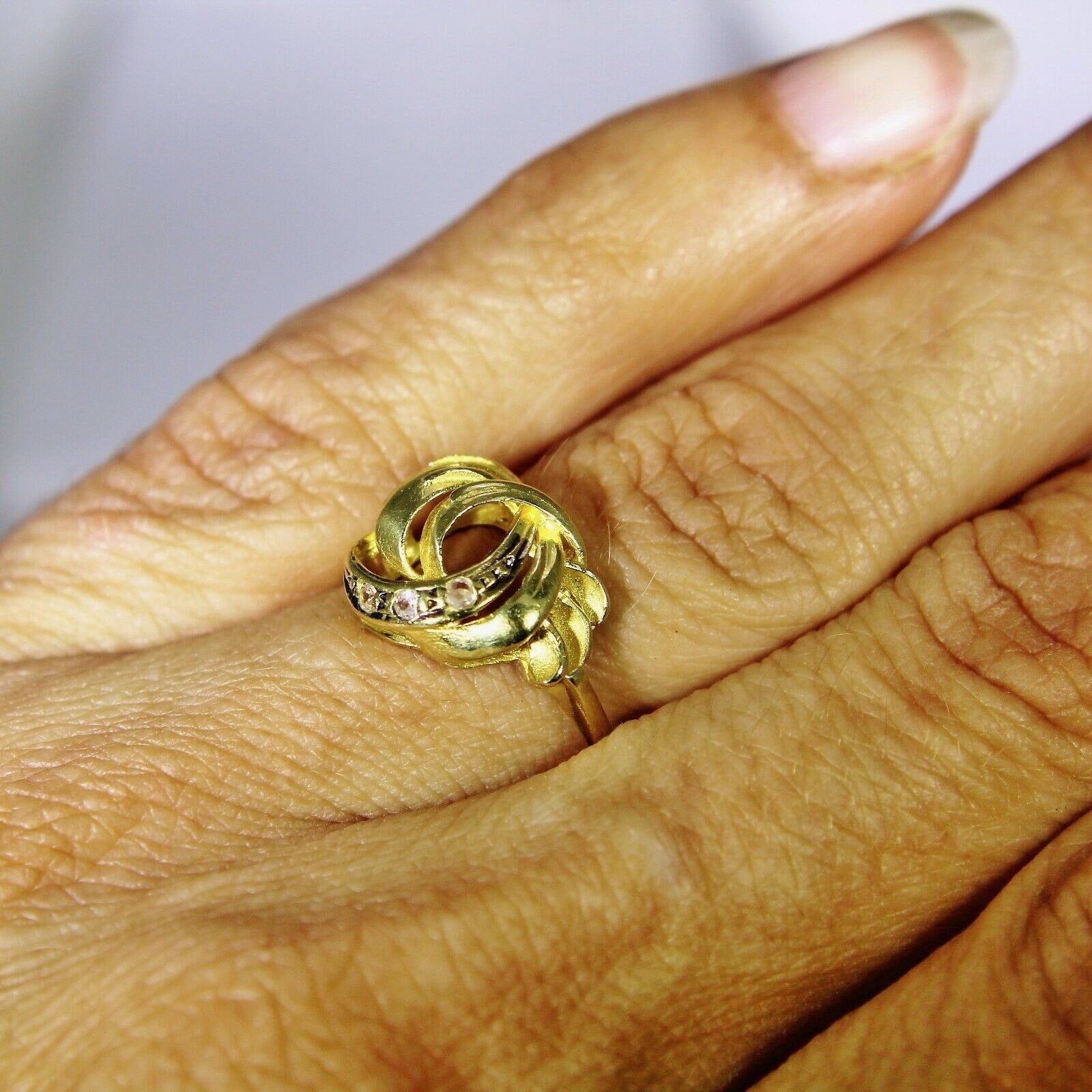 9Ct 9K Gelbgold Wirbelband Knotenring Gr. 5 3/4 - L von TheRobinsRest