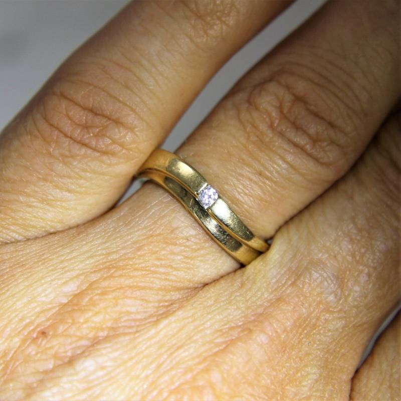 9Ct 9K Gelbgold Zirkonia Band Ring Größe 5 - J 1/2 von TheRobinsRest