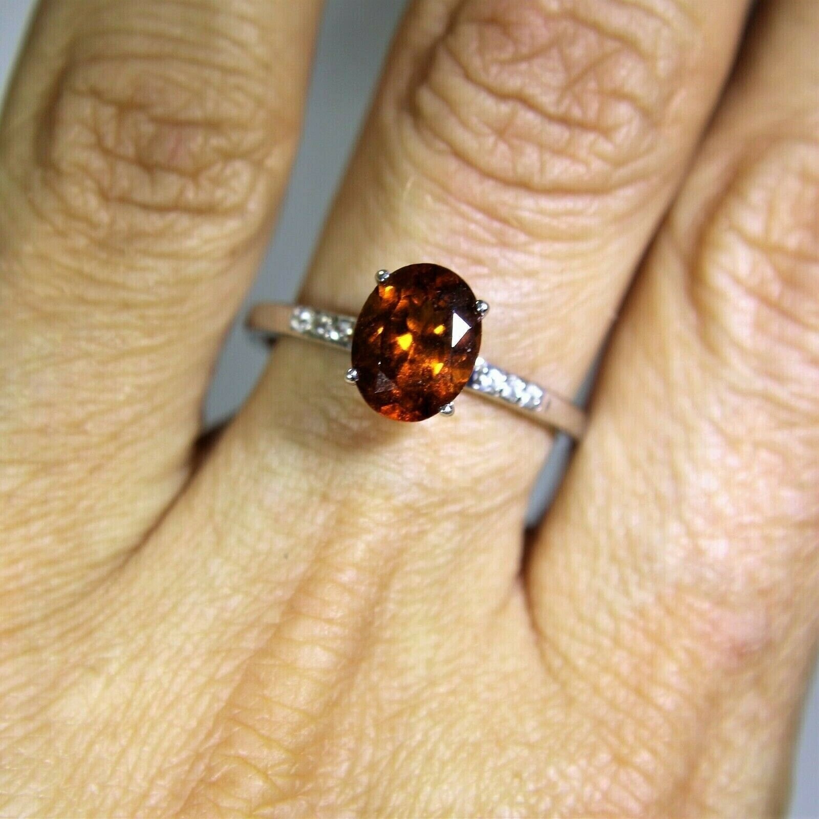 9Ct 9K Weißgold Kurundu Granat Zirkon Ring Gr. 9 - R 1/2 von TheRobinsRest