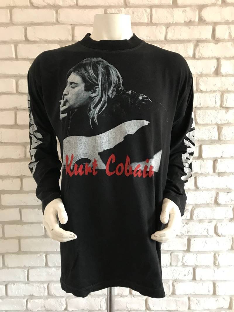 90Er Jahre Vintage Nirvana Lange Ärmel Oversize Hemd Mint Zustand 90Er Jahre Vintage Nirvana Lange Ärmel Oversize Hemd Mint Zustand von TheRockChickCloset