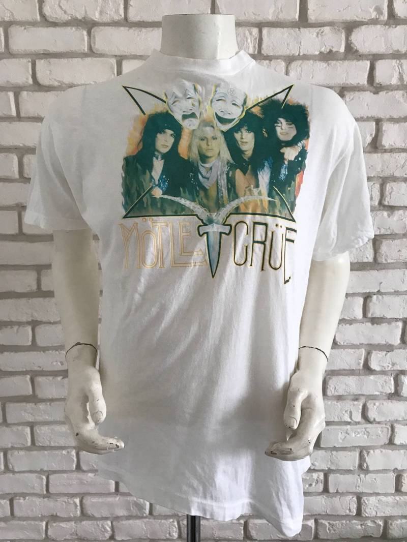 Jahrgang 1986 Motley Crüe Theater Der Schmerz Vintage T-Shirt Jahrgang 1986 Motley Crüe Theater Der Schmerz Vintage T-Shirt von TheRockChickCloset