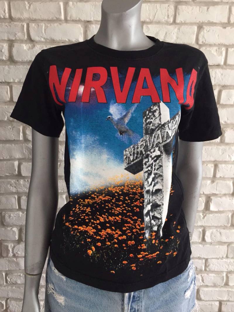 Jahrgang Nirvana Herzförmige Schachtel Tshirt Jahrgang Nirvana Herzförmige Schachtel Tshirt von TheRockChickCloset