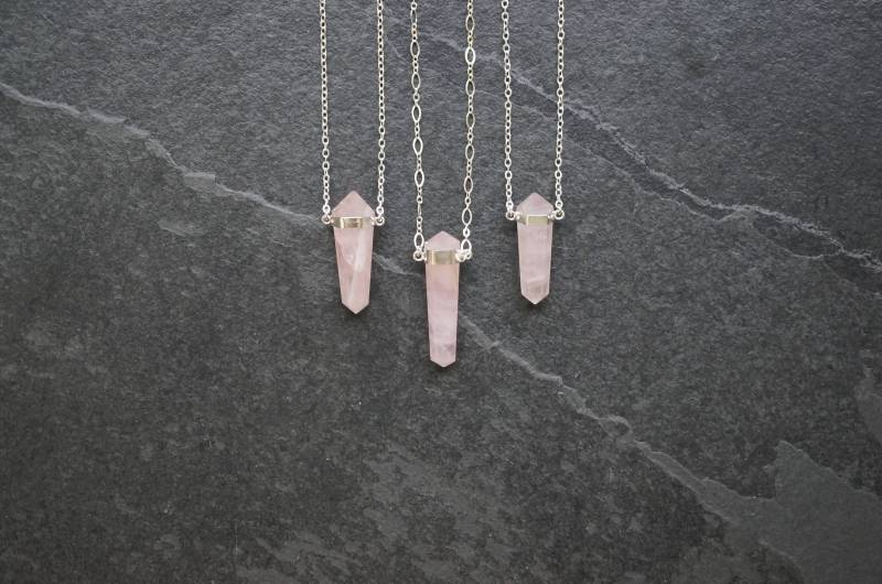 Rosenquarz Halskette, Silber Anhänger, Offenes Herz Chakra von TheRockStarGoddess