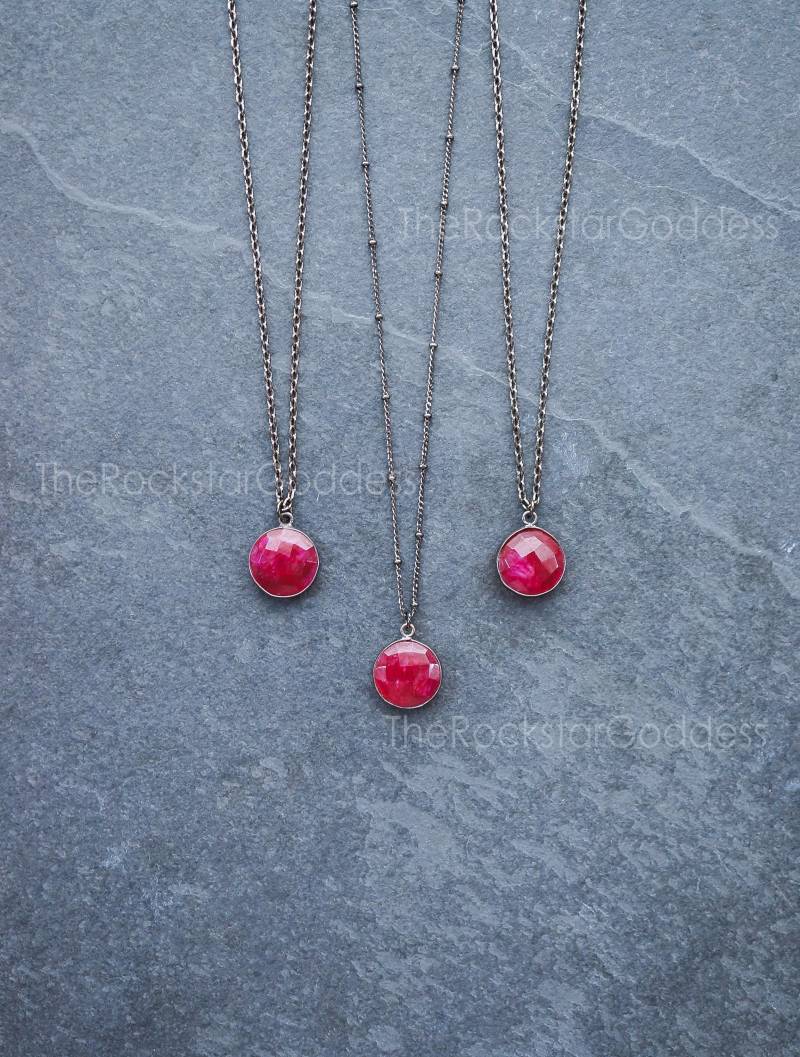 Rubin Halskette, Rotguss Edelstein, Juli Geburtsstein, Schmuck, Anhänger, Benutzerdefinierte Länge Kette, Edelstein Halskette von TheRockStarGoddess