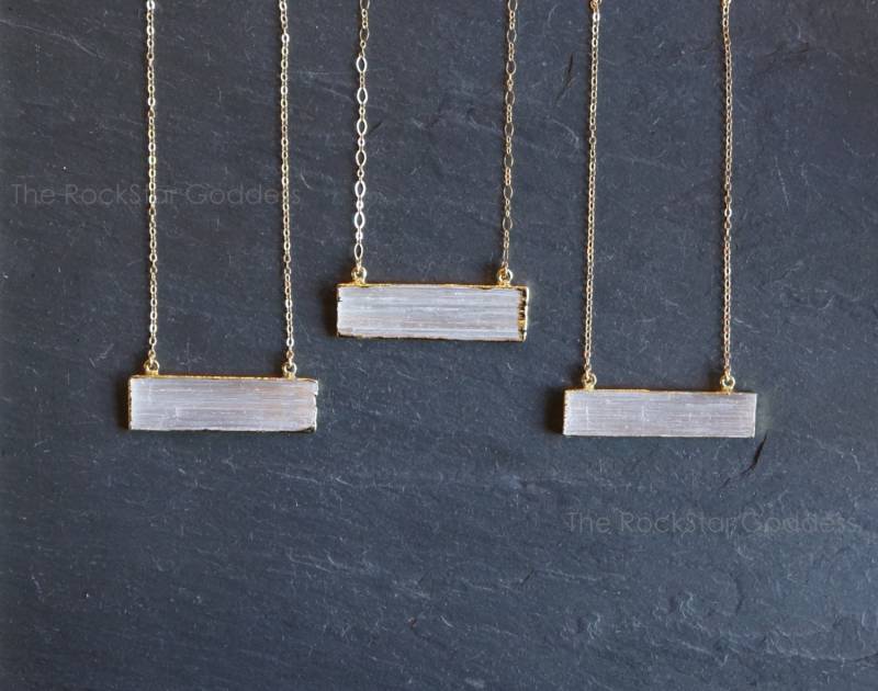 Selenit Halskette, Gold Kette, Anhänger, Roher Selenit, Kristall, Schmuck von TheRockStarGoddess