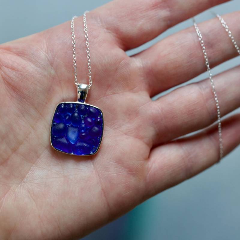 Sea Glass & Silber Mosaik Halskette - Königsblau von TheRubbishRevival