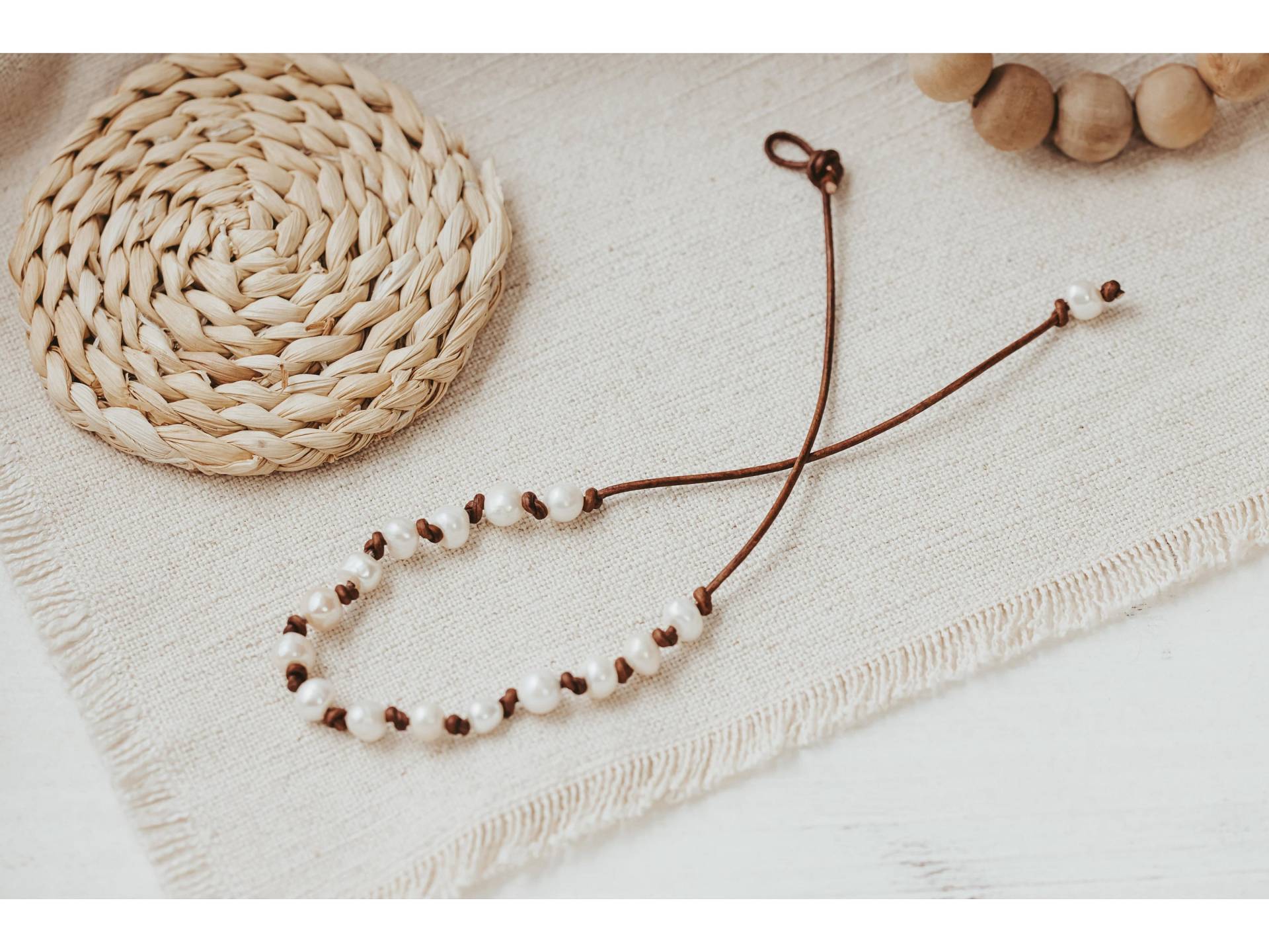 Leder Und Perle Station Halskette von TheRusticBohoChic