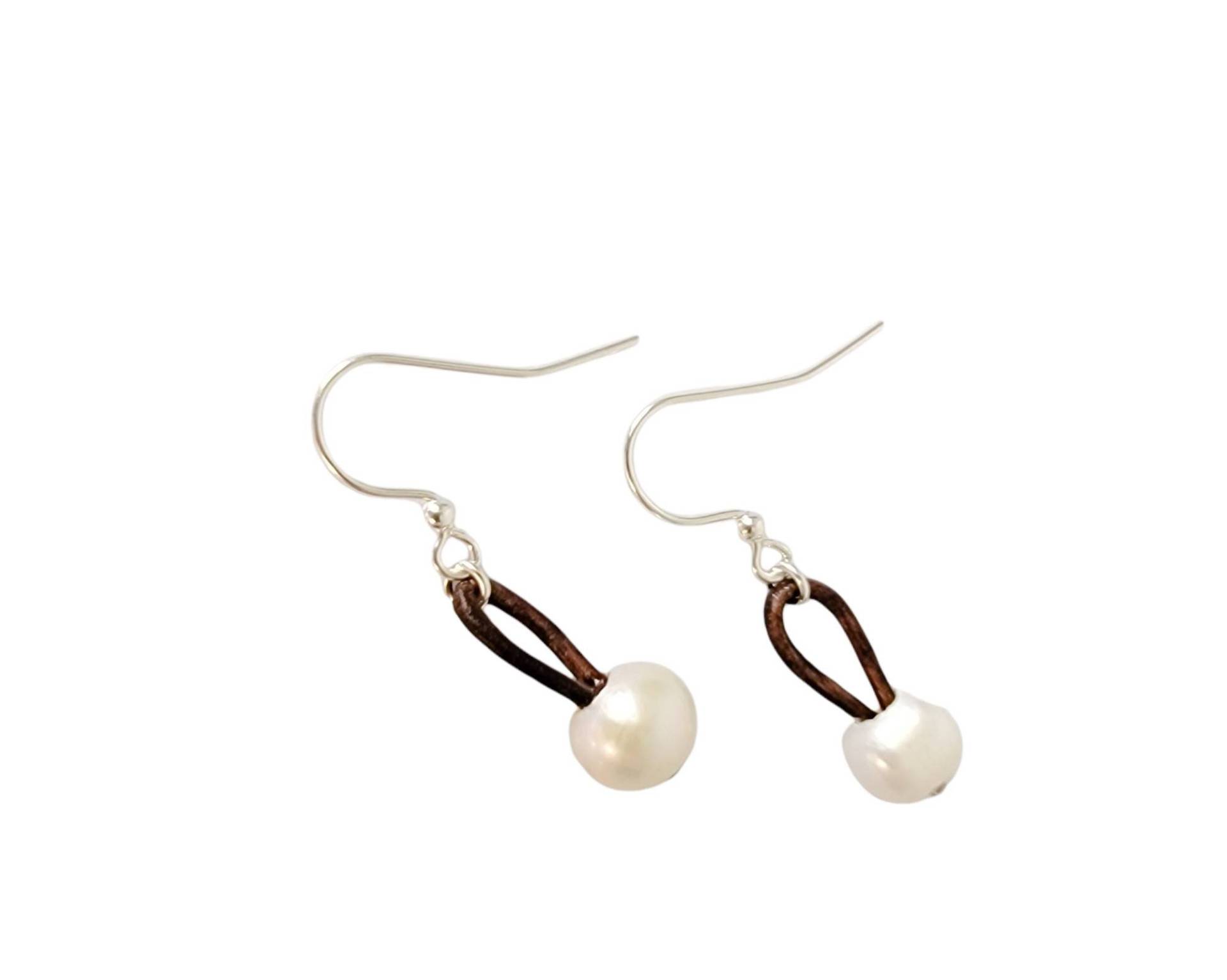 Lederperlen-Ohrringe Sterling Silber, Süsswasserperle, Boho Chic von TheRusticBohoChic