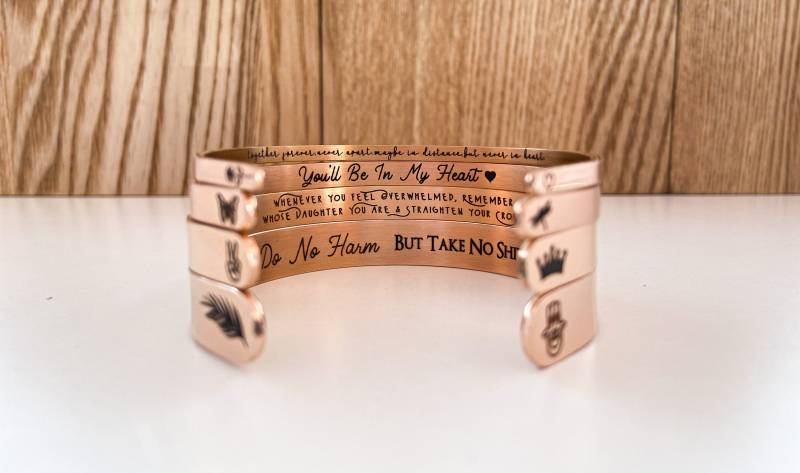Rose Gold Manschette, Personalisiert, Geschenk, Manschette Armband, Schmuck, Graviertes Schwiegermutter Schwägerin Armbänder Für Frauen von TheSaltyHut