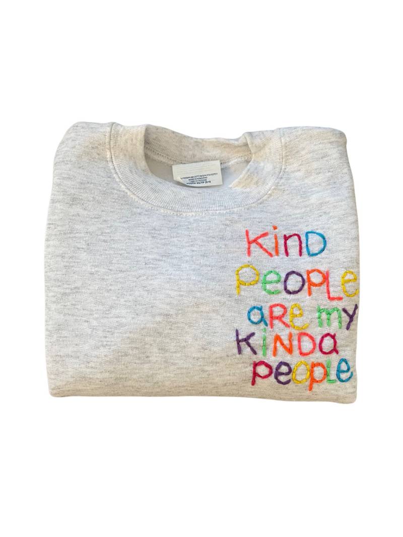 Hand Besticktes Sweatshirt Mit Rundhalsausschnitt | Unisex Kinder Art Menschen Sind Meine Artmenschen Bunt Spaß Zitat Von Gefertigt Handgenäht von TheSavvySocietyCo