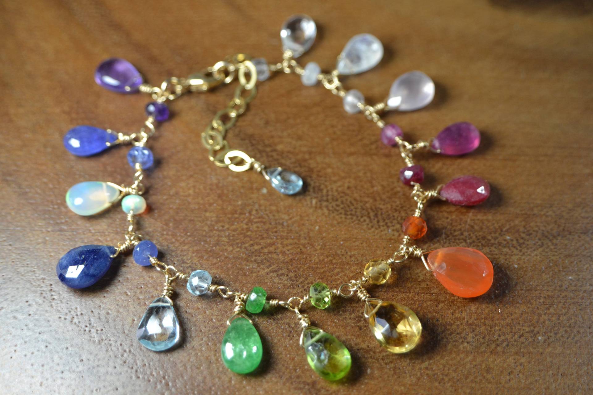 Zartes Regenbogen Edelstein Armband Aus Sterling Silber, 14K Gold // Multi Briolette Boho Chic Statement Hochzeit von TheSemiPreciousStone