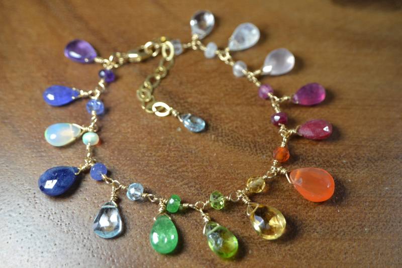 Zartes Regenbogen Edelstein Armband Aus Sterling Silber, 14K Gold // Multi Briolette Boho Chic Statement Hochzeit von TheSemiPreciousStone