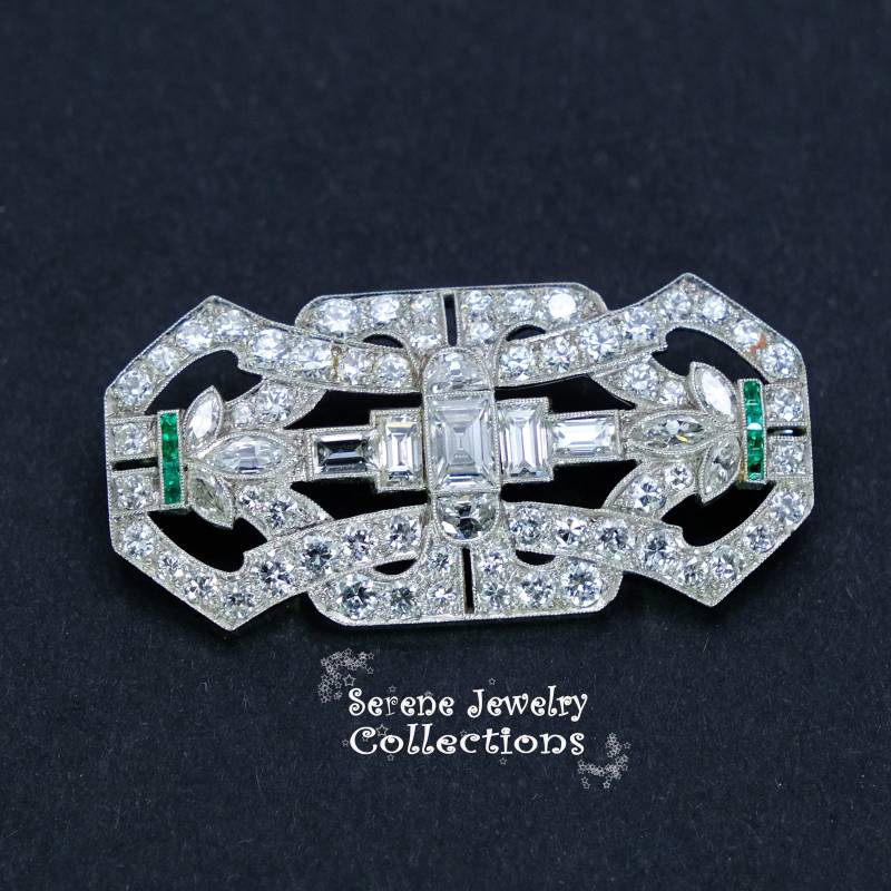 Art Deco 4.3Ct Diamant 1Ct Smaragd Platin Brosche Vintage von TheSereneJewelers
