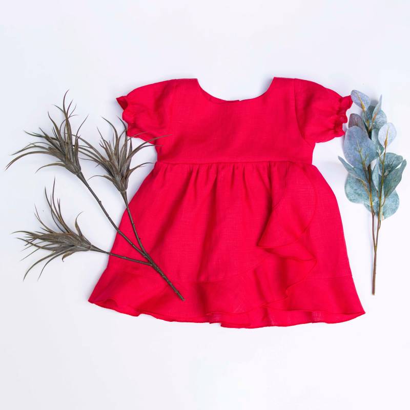 Rotes Leinenkleid Mit Rüschenrock von TheSewingBrothers
