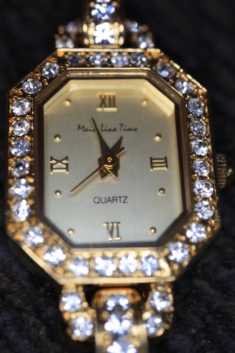 Main Line Time Cut Crystal Link Goldton Uhr B2014 Main Line Time Cut Crystal Link Goldton Uhr B2014 von TheShackon98