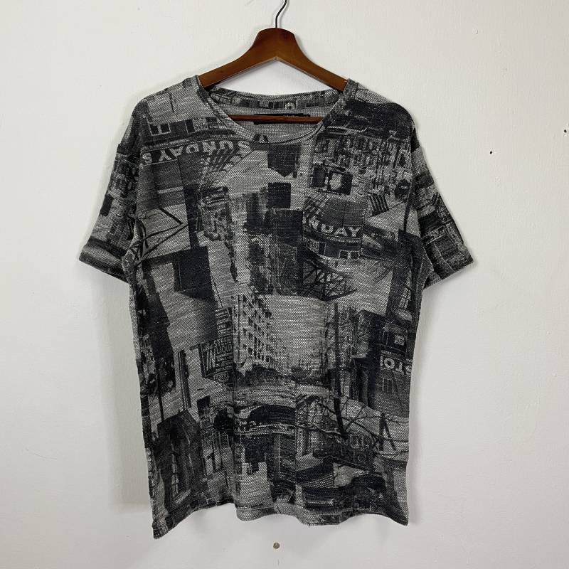 Vintage Defektes Struct Rundhals-T-Shirt Defekte Structs Pullover T-Shirt Größe M von TheShahStore