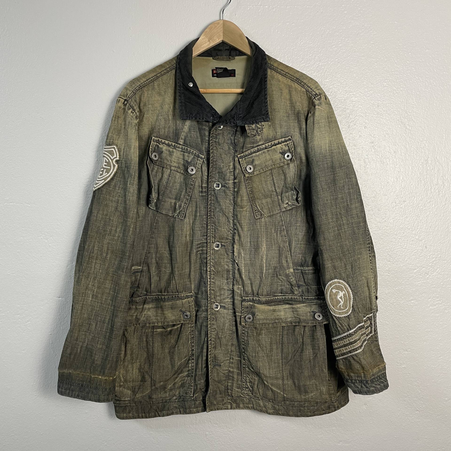 Vintage Diesel Distressed Jeansjacke Mit Vielen Taschen Knöpfen Größe L von TheShahStore