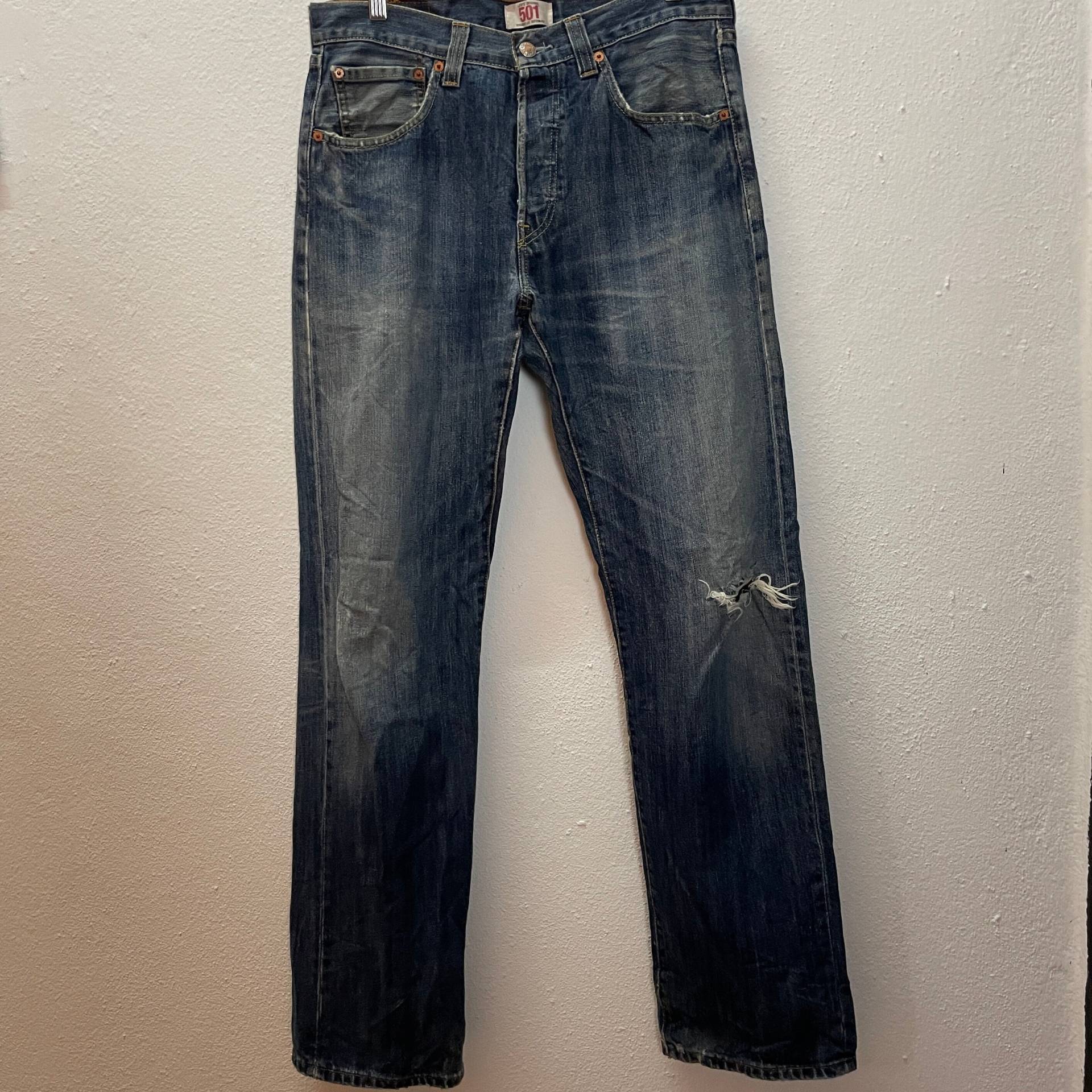 Vintage Levis 501 Denim Jeans Distressed Lot Hose W32 von TheShahStore