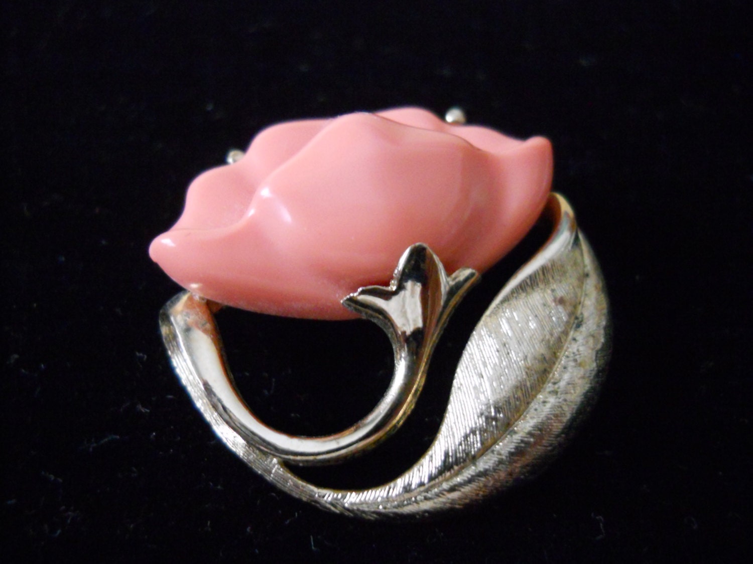 Koralle Blume Und Goldton Brosche - Pin, Brosche, Sammlerstück, Vintage, Schmuck Koralle Blume Und Goldton Brosche - Pin, Brosche, Sammlerstück, Vintage, Schmuck von TheShakerShack