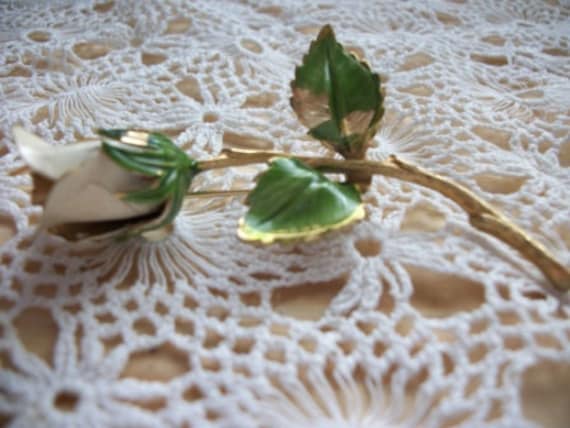 Vintage Rosen Brosche - Sammlerstück, Accessoire von TheShakerShack