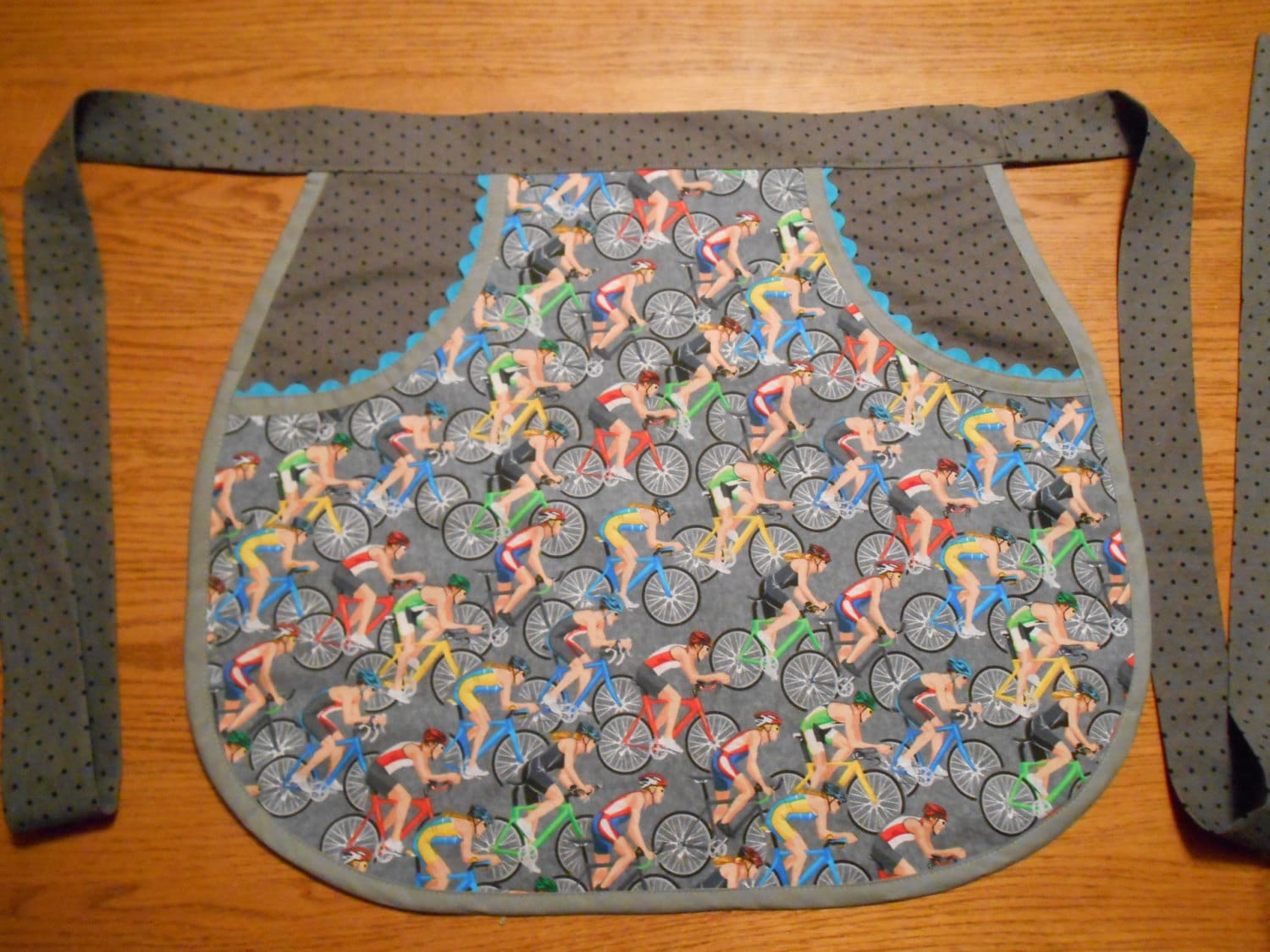 Halbschürze Im Retro-stil Mit Fahrradfahrer-Druck von TheShastaShack