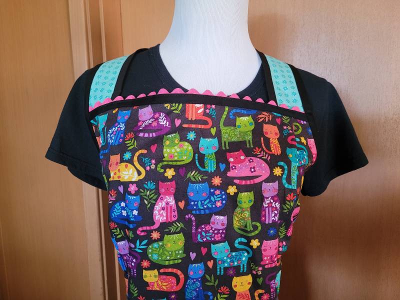 Retro Style Vollschürze Mit Bunten Katzen Print von TheShastaShack