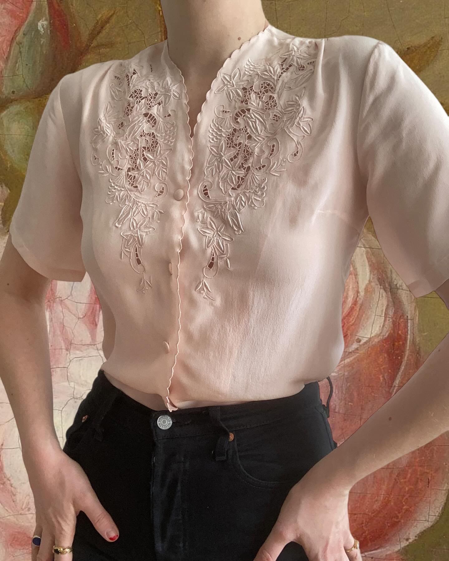 Handbestickte Vintage Bluse Aus Reiner Seide Handbestickte Vintage Bluse Aus Reiner Seide von TheShellVintage