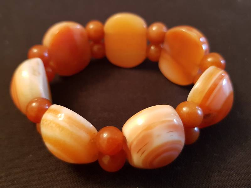 Orange Gestreiftes Achat Perlen Stretch Armband von TheSilkCaravan