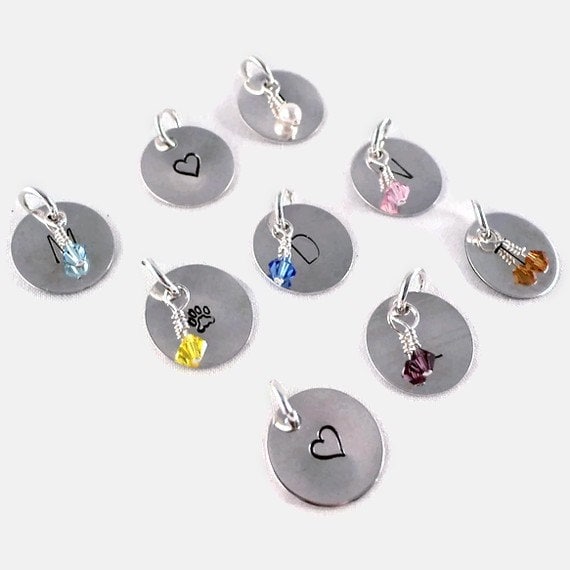 Geburtsstein Halskette - Personalisierte Sterling Silber Initial Charm Muttertagsgeschenk Für Mama Gestempelter Anhänger von TheSilverDiva