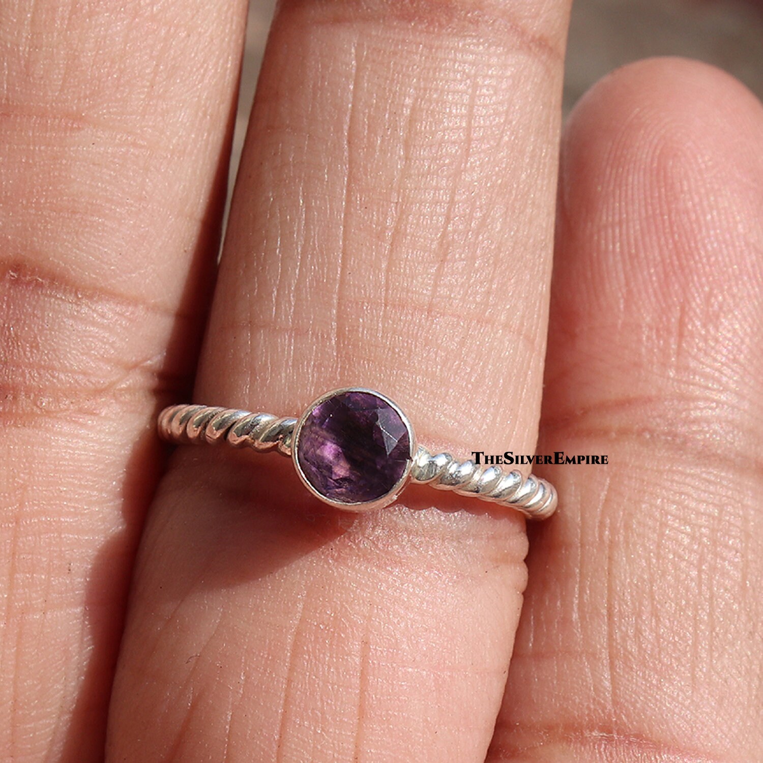 Natürlicher Amethyst-Ring - Ring Aus 925Er Sterlingsilber Februar-Geburtsstein Twist-Band-Ring Geschliffen Handgefertigt Für Frauen Geschenke Sie von TheSilverEmpire